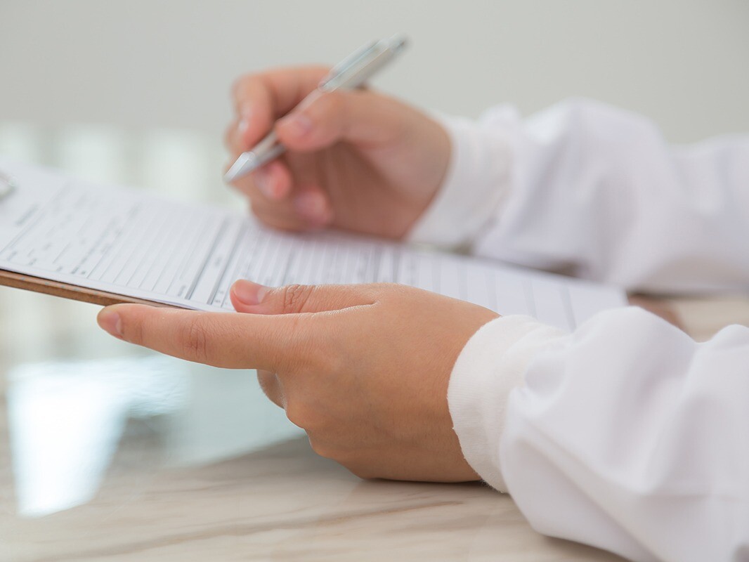 Registros sanitarios, renovaciones y permisos de comercialización